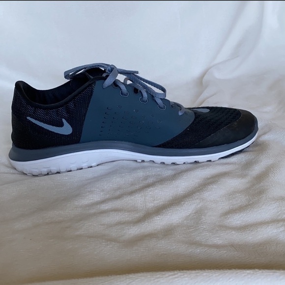 Nike frees size 9 black and grey - Picture 3 of 4